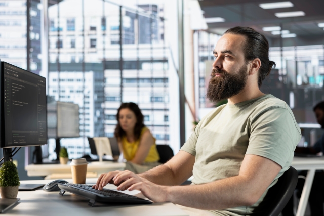 Equipo de desarrolladores Velneo certificados de Rubicon Software colaborando