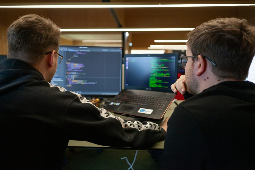 ¿Tienes un desarrollo en Velneo y necesitas más programadores? Cómo escalar con un equipo certificado